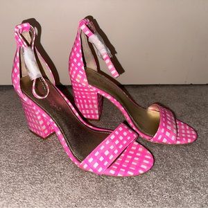 NWT Amber Lynn Sandals Pink Tropics
